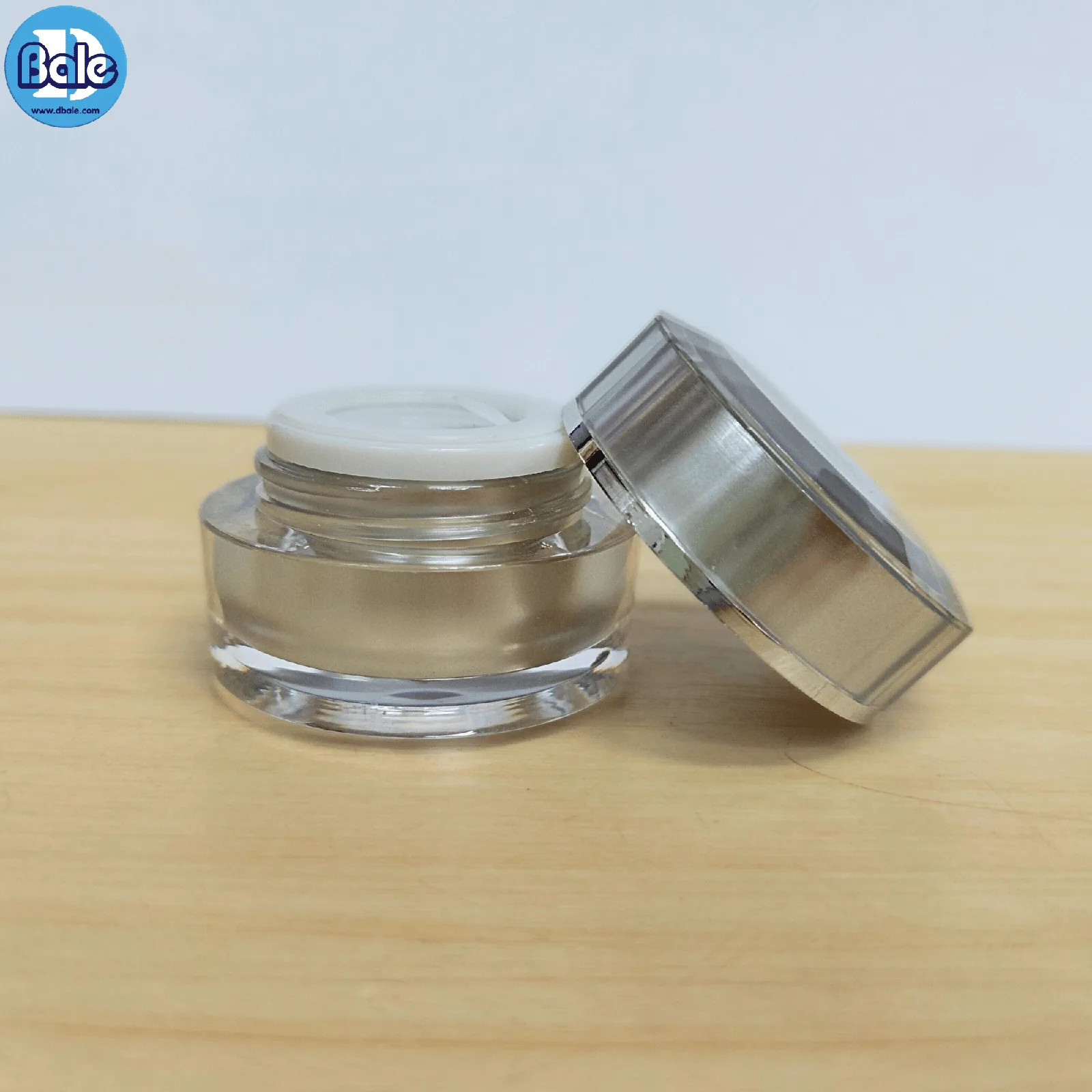 k0051 5g. กระปุกกลมตรงฝาพิเศษ สีเงิน 5g.