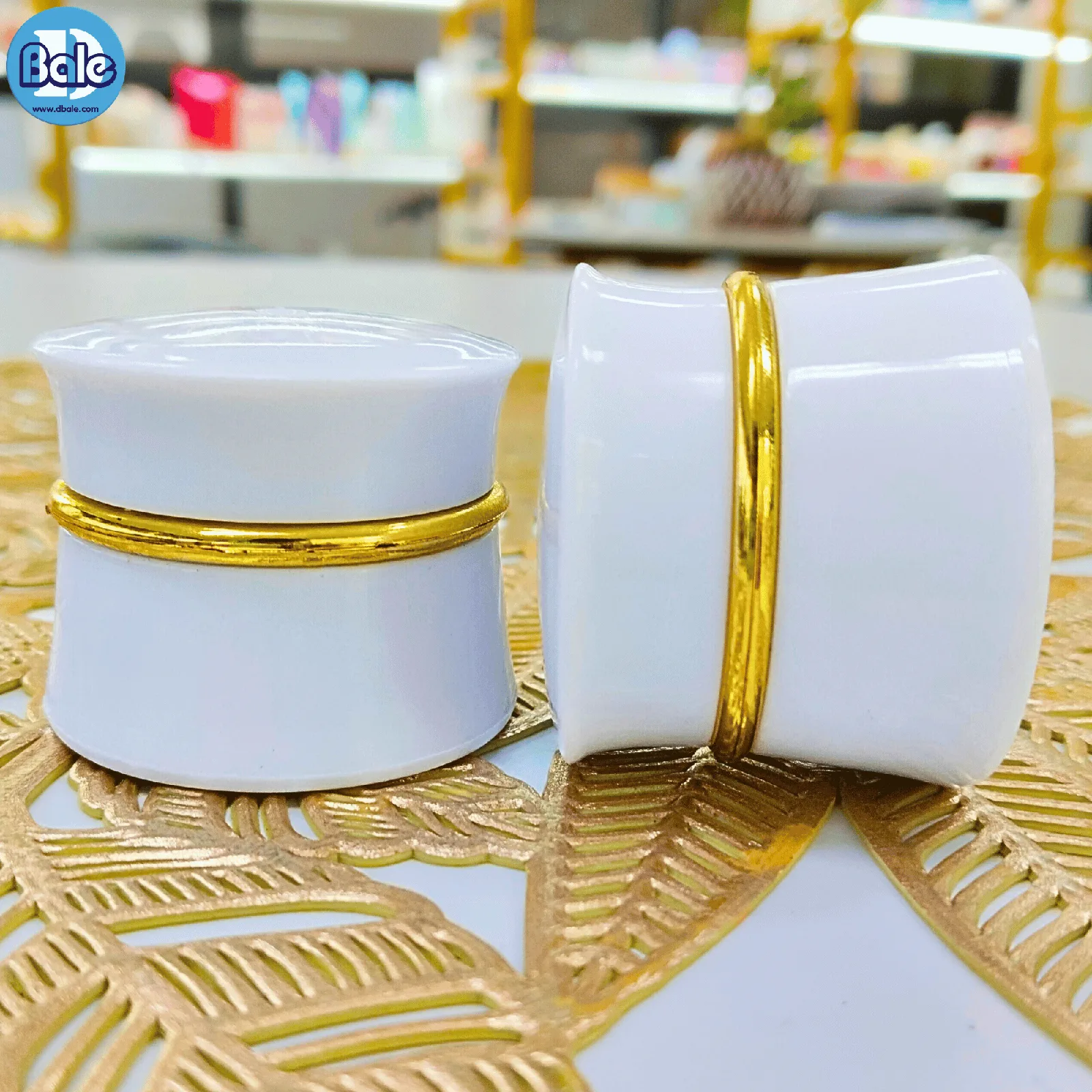k0123 5g. กระปุกเอวคอดขาวคาดทอง 5g.