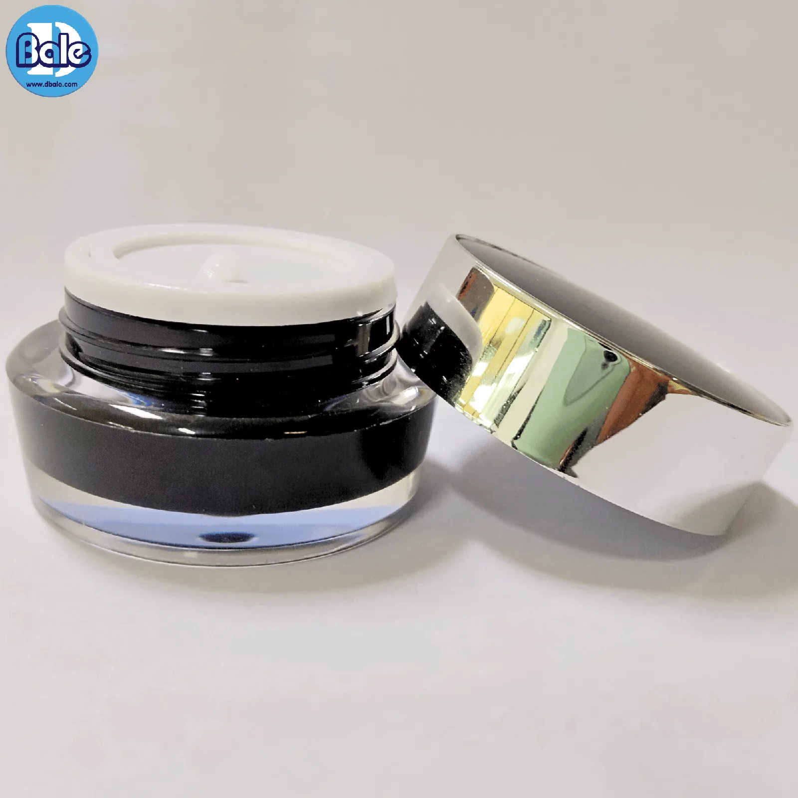 k0128 10g. กระปุกอะคริลิกทรงกลมสีดำฝาขอบเงินเงา 10g.